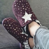 Beautiful sheepskin and leather slippers for kids and women. Plum color and silver star. https://tomarcreation.com/en/53-sheep-leather #tomarcreation #slippers #leather #womanstyle #barefootkidsshoes #barefootgirl #sheepshoes