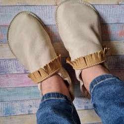 New soft sole shoes with tassels 👣🤩

#tomarcreation #barefootshoes #barefootslippers #softsoleshoes #madeinslovakia #vyrobenenaslovensku #handmade #leathershoes #softleathershoes #barefoot #handmadeshoes