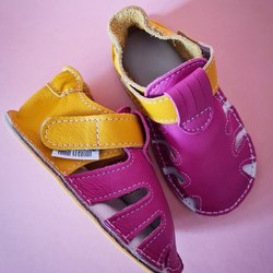 🎨 Barefoot sandále so suchým zipsom, ktorých farbu si môžete sami skombinovať 🤩
👣 Dostupné už aj vo veľkosti 31
#tomarcreation #capacky #papucky #sandalky #barefootsandals #barefootshoes #handmade #madeinslovakia #barefootsandale #sandale #vyrobenenaslovensku